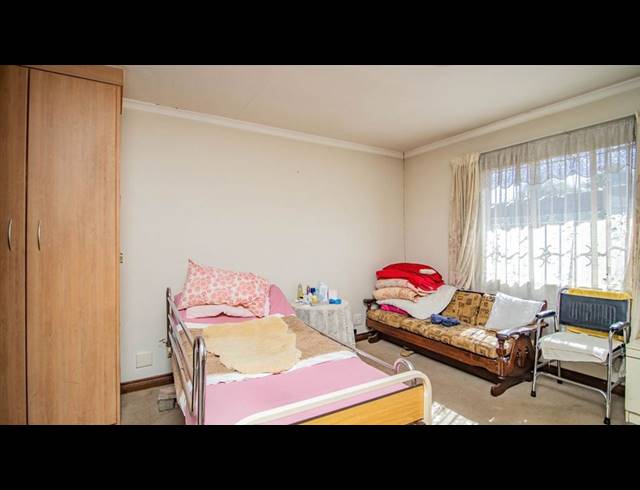 7 BEDROOM FREEHOLD FOR SALE IN KEMPTON PARK EXT 4